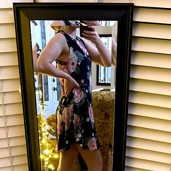PRICE REDUCED!! Worn once! Size small floral dress - Picture 2 of 5